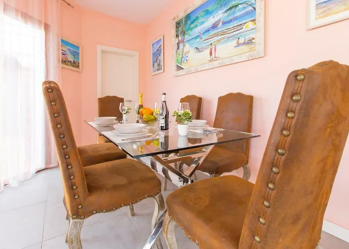 Semesterbostad Bella Lucia 3. Piscina Climatizada, Wifi, Bbq. *