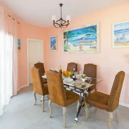 Bella Lucia 3. Piscina Climatizada, Wifi, Bbq. Casa de Férias *