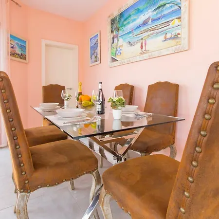 Dom wakacyjny Bella Lucia 3. Piscina Climatizada, Wifi, Bbq. *