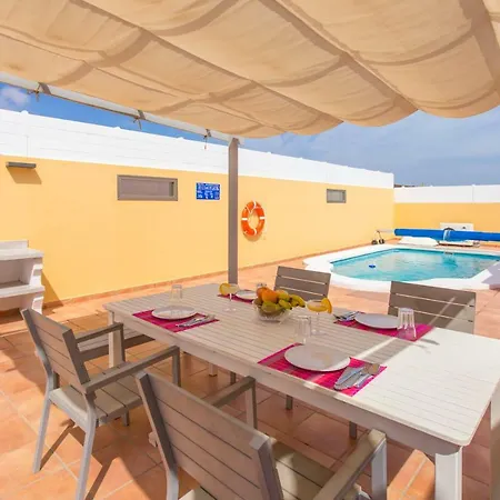 Vakantiehuis Bella Lucia 3. Piscina Climatizada, Wifi, Bbq.