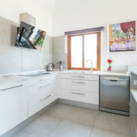 Bella Lucia 3. Piscina Climatizada, Wifi, Bbq. Vakantiehuis